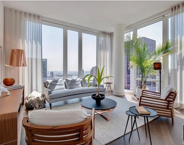 East 44th Street - Photo Thumbnail 4