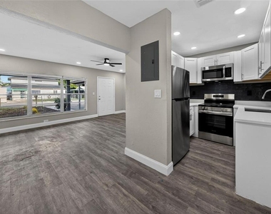 1541 Nw 7th Terrace - Photo Thumbnail 3