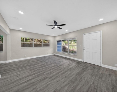 1541 Nw 7th Terrace - Photo Thumbnail 1