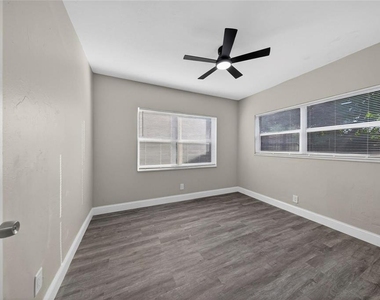 1541 Nw 7th Terrace - Photo Thumbnail 15