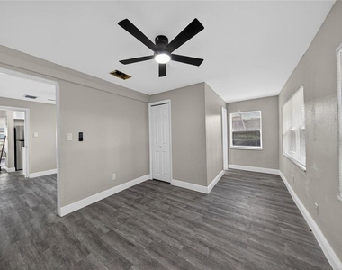 1541 Nw 7th Terrace - Photo Thumbnail 6