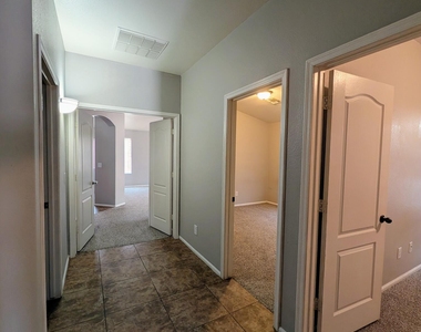 738 E Saddle Way - Photo Thumbnail 9