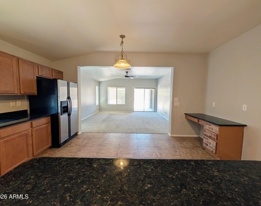738 E Saddle Way - Photo Thumbnail 7