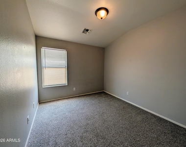 738 E Saddle Way - Photo Thumbnail 11