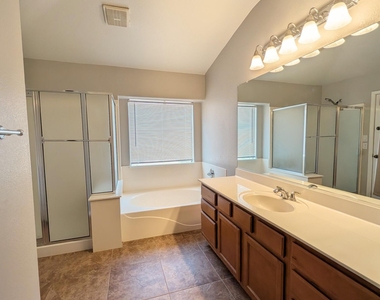 738 E Saddle Way - Photo Thumbnail 15