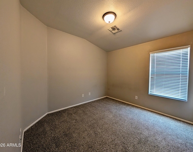 738 E Saddle Way - Photo Thumbnail 12