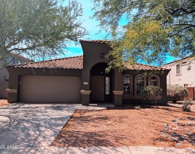 738 E Saddle Way - Photo Thumbnail 1