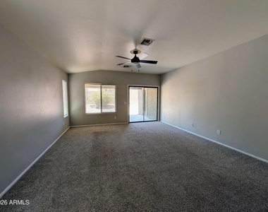 738 E Saddle Way - Photo Thumbnail 8