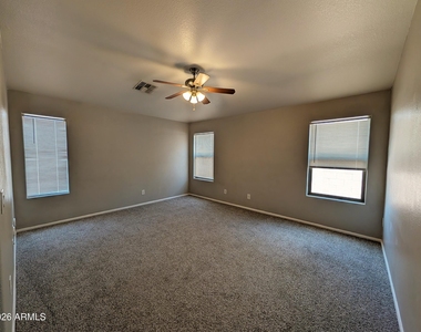738 E Saddle Way - Photo Thumbnail 13
