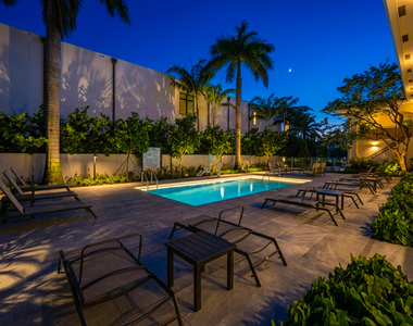 1075 Spanish River Road - Photo Thumbnail 13