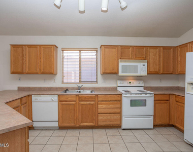 6762 W Del Mar Lane - Photo Thumbnail 6