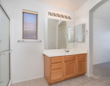 6762 W Del Mar Lane - Photo Thumbnail 18