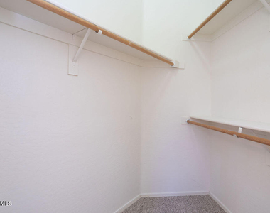 6762 W Del Mar Lane - Photo Thumbnail 19