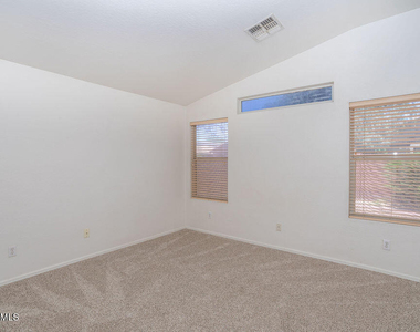 6762 W Del Mar Lane - Photo Thumbnail 13