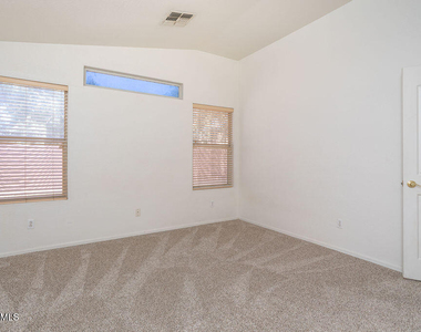 6762 W Del Mar Lane - Photo Thumbnail 14