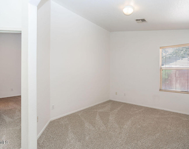 6762 W Del Mar Lane - Photo Thumbnail 12