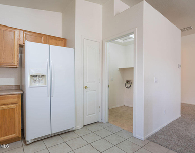 6762 W Del Mar Lane - Photo Thumbnail 5