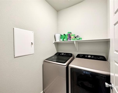 1593 Kessler Drive - Photo Thumbnail 18