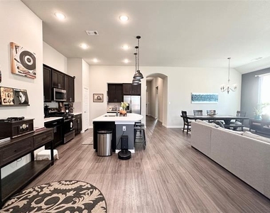 1593 Kessler Drive - Photo Thumbnail 3