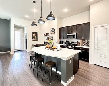 1593 Kessler Drive - Photo Thumbnail 5