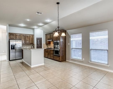 1404 Pillar Bluff Way - Photo Thumbnail 9