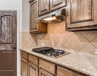 1404 Pillar Bluff Way - Photo Thumbnail 7
