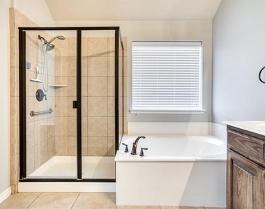 1404 Pillar Bluff Way - Photo Thumbnail 15