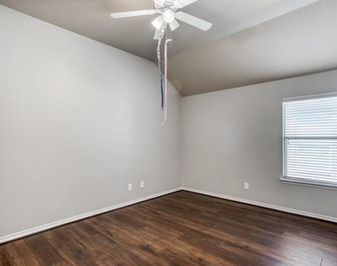 1404 Pillar Bluff Way - Photo Thumbnail 17