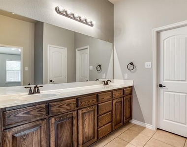 1404 Pillar Bluff Way - Photo Thumbnail 14