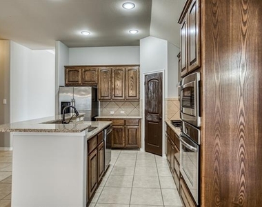 1404 Pillar Bluff Way - Photo Thumbnail 6