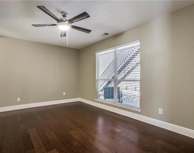 4035 Holland Avenue - Photo Thumbnail 11