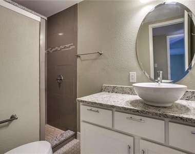 4035 Holland Avenue - Photo Thumbnail 13