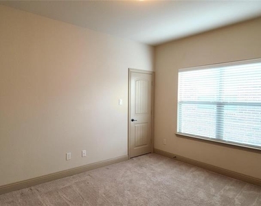 1208 Melcer Street - Photo Thumbnail 32
