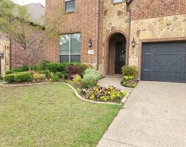 1208 Melcer Street - Photo Thumbnail 1