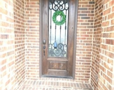 1208 Melcer Street - Photo Thumbnail 4