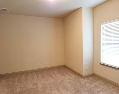 1208 Melcer Street - Photo Thumbnail 30