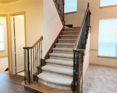 1208 Melcer Street - Photo Thumbnail 7