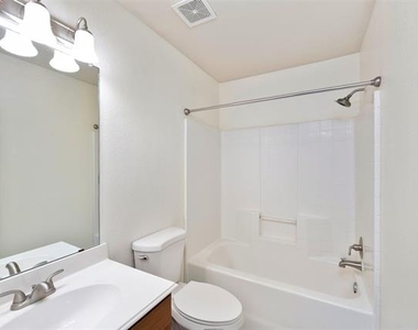 1200 Sierra Blanca Street - Photo Thumbnail 9