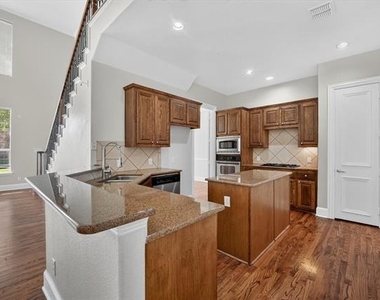 1145 Pedernales Trail - Photo Thumbnail 12