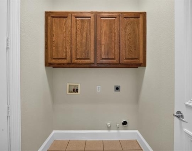 1145 Pedernales Trail - Photo Thumbnail 16