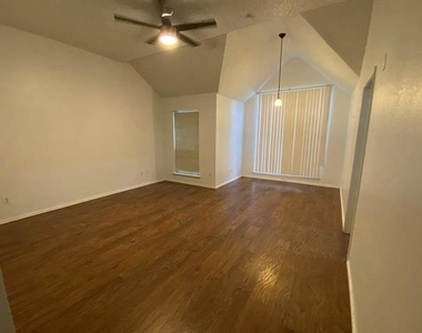 2801 Clearmeadow Drive - Photo Thumbnail 4