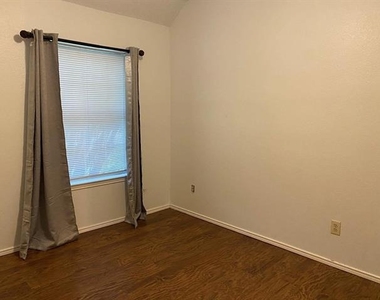 2801 Clearmeadow Drive - Photo Thumbnail 6
