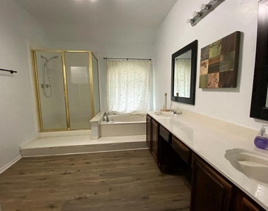2801 Clearmeadow Drive - Photo Thumbnail 5