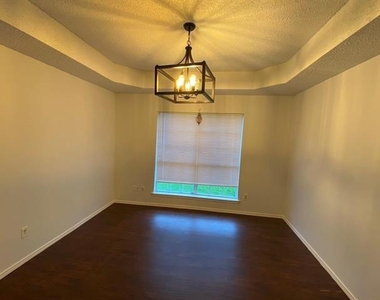 2801 Clearmeadow Drive - Photo Thumbnail 3