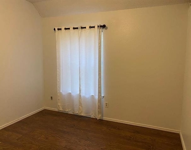 2801 Clearmeadow Drive - Photo Thumbnail 7