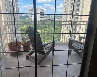 3225 Turtle Creek Boulevard - Photo Thumbnail 14