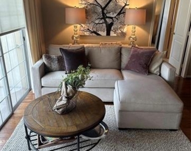 3225 Turtle Creek Boulevard - Photo Thumbnail 13