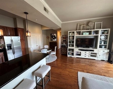3225 Turtle Creek Boulevard - Photo Thumbnail 16