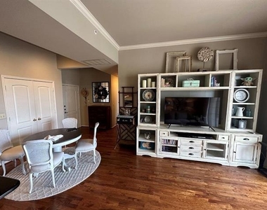3225 Turtle Creek Boulevard - Photo Thumbnail 18
