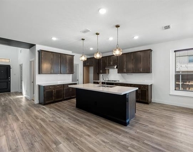 1812 Pecos Drive - Photo Thumbnail 10